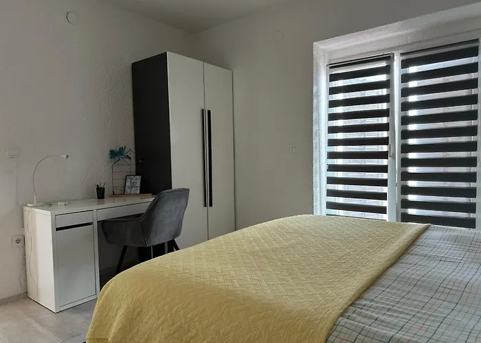 アパート Peloza 1 ポレッチ